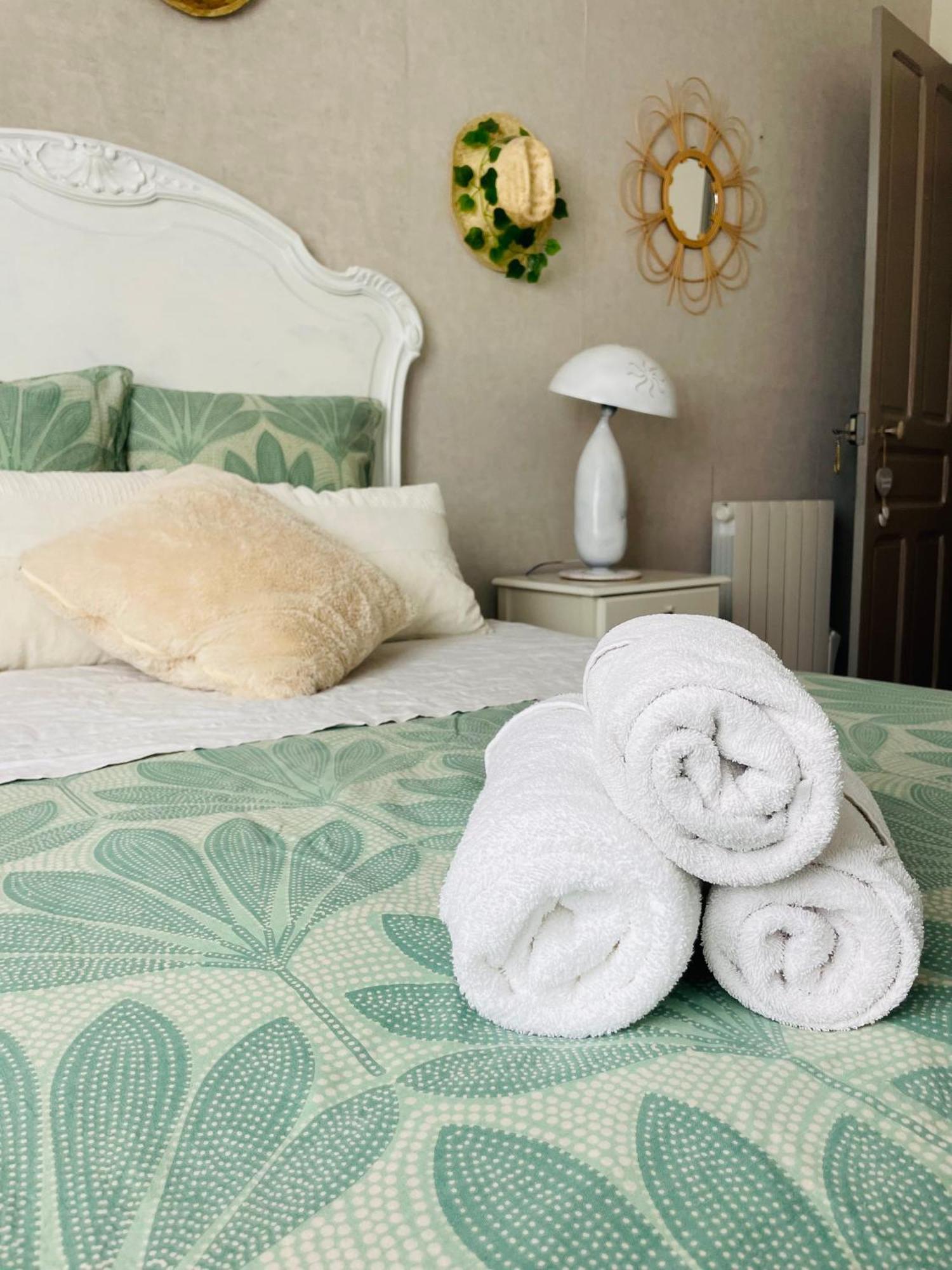 La Poterie Bed & Breakfast Carresse Bagian luar foto